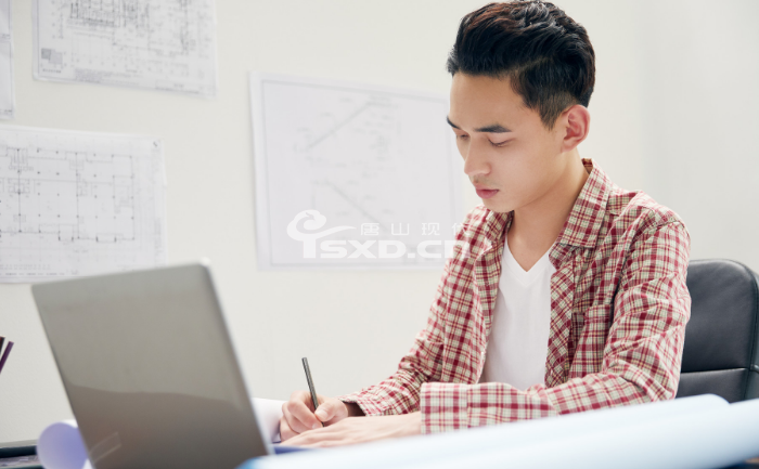 報(bào)平面廣告設(shè)計(jì)班去哪個(gè)比較好